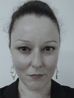 Claire Valenti 2